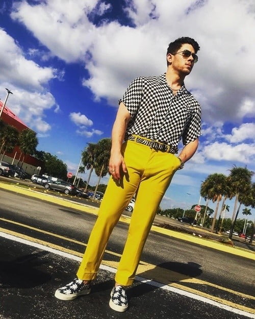 Classic Nick Jonas showing us how to wear those baseball pants properly :  r/baseballpants